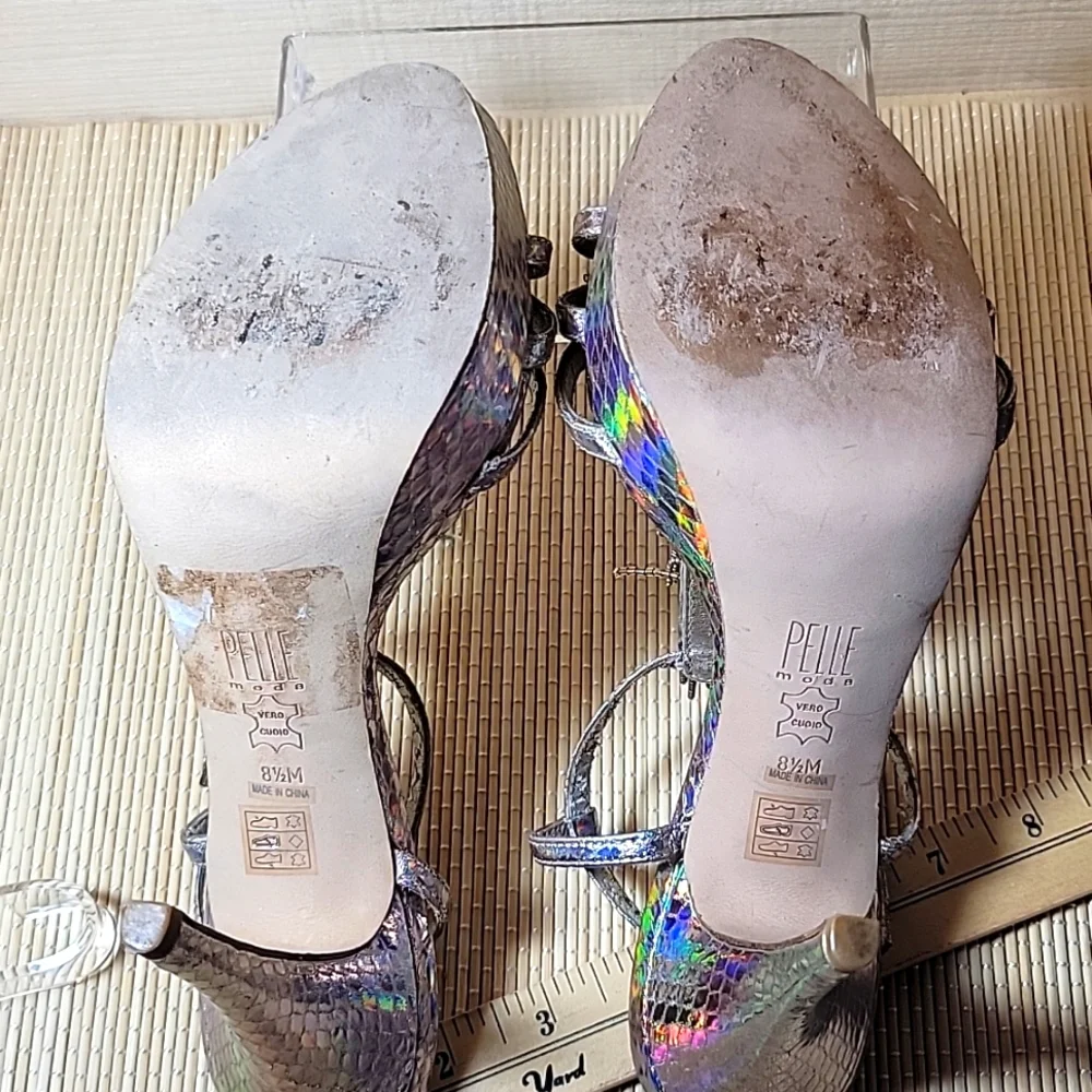 Pella Moda sz8.5 Silver Beaded Platform Heels